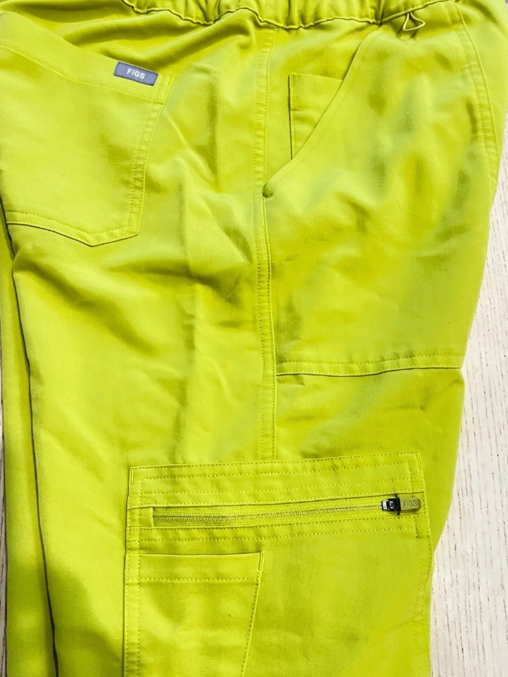 FIGS Men Small Short Cairo Cargo Scrub Pants Neon Yellow TM3001S medical uniform